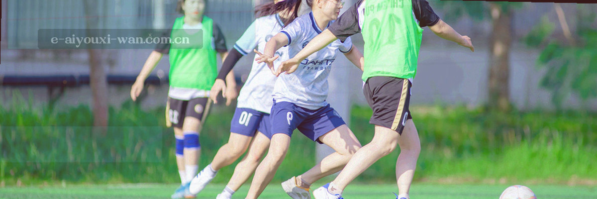 深蓝网格背景上由连续线条勾勒的抽象锁形图案，象征访问信息的保护方式